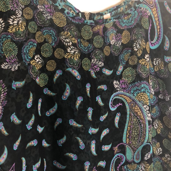 Sheer floral slightly cropped Xhiliration top! - Picture 2 of 7